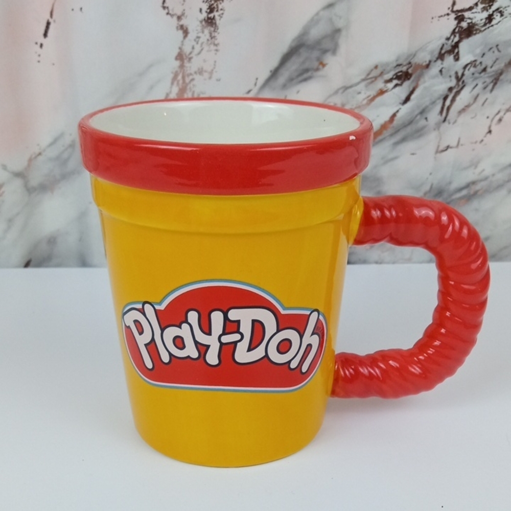 🏠 Bioworld Play-Doh Yellow and Red Mug